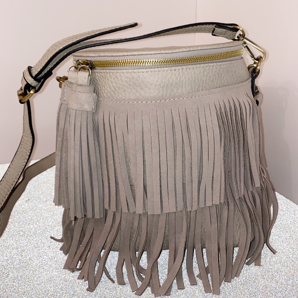 🤍BOHO/HOBO Fringe Gray Crossbody bucket purse🤍